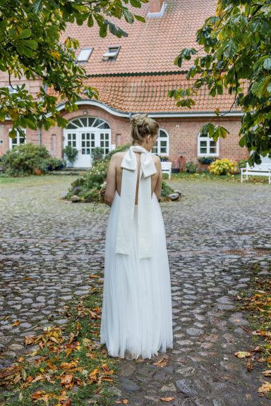 Brautkleid aus Tüll als Neckhoulder mit Schleife